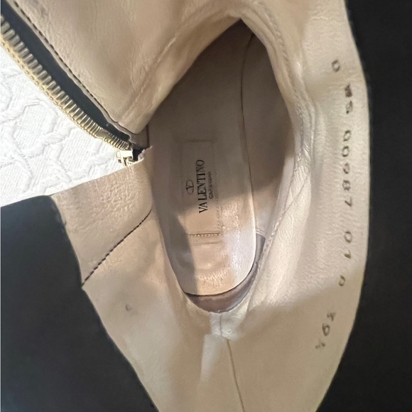 Valentino ankle boot in soft leather with ruffle detail. Size 39.5. - Picture 8 of 11